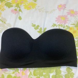 Black strapless bra